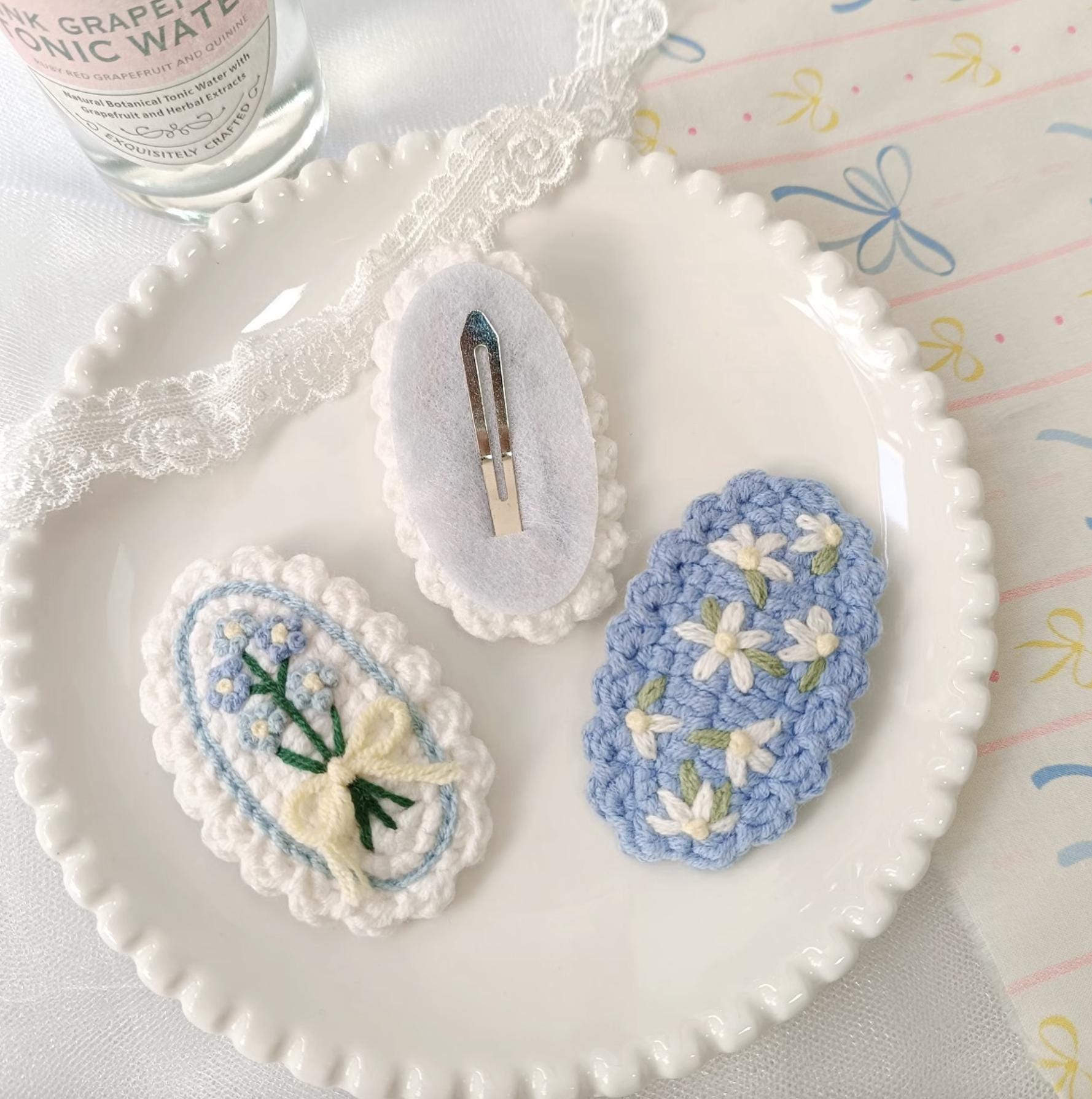 Handmade Crochet Flower Hair Clip | Blue & White Daisy Barrette | Sweet Aesthetic Hair Accessory | Embroidered Yarn Hairpin | Gift for Her